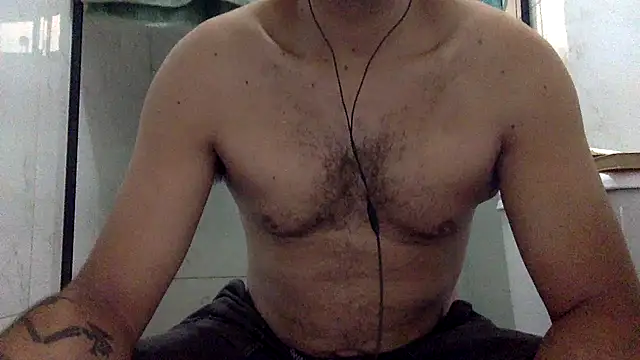 [1 Apr 09:28] Public Show - video di SMOKERBEASTBR modella di cam