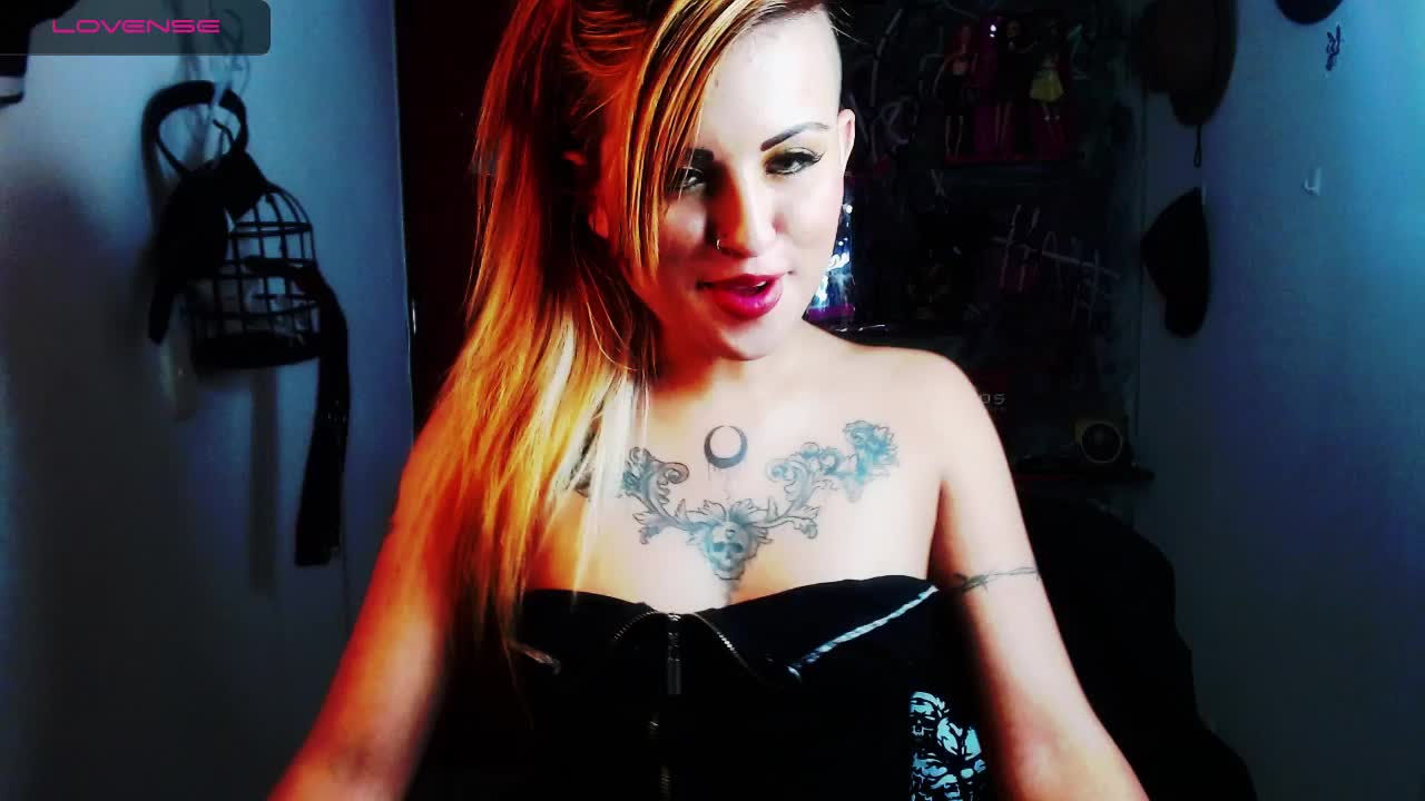 sucking feet - video av demon_ssofy cam model