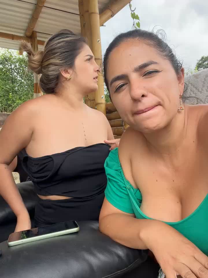 Sucking and licking outside uhmm - video by sammyqueenx21 cam model