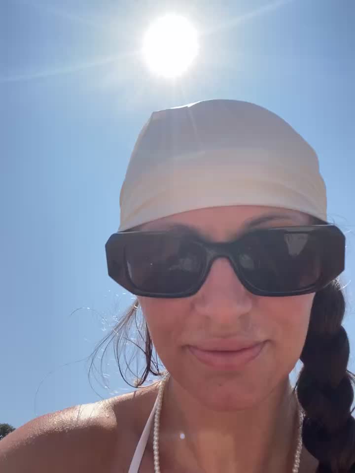 show outdoor beach - video by Natalie_bigass cam model