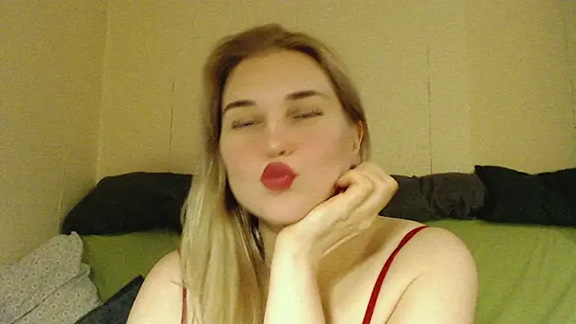 sexy girl in red + pussy and tits) - video van mmmPinUpGirl cam-model