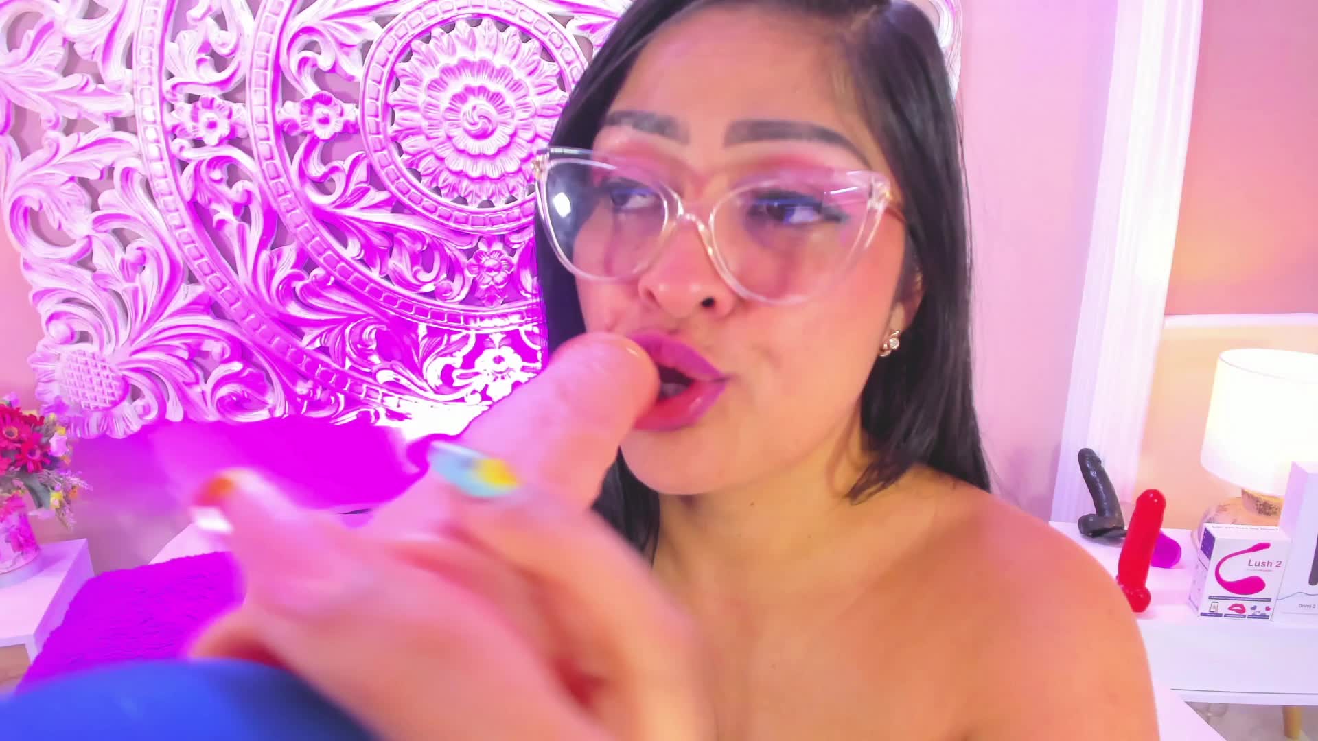 We can end it with my tongue — filmik Julia_Haye, modela(-lki) na kamerkach