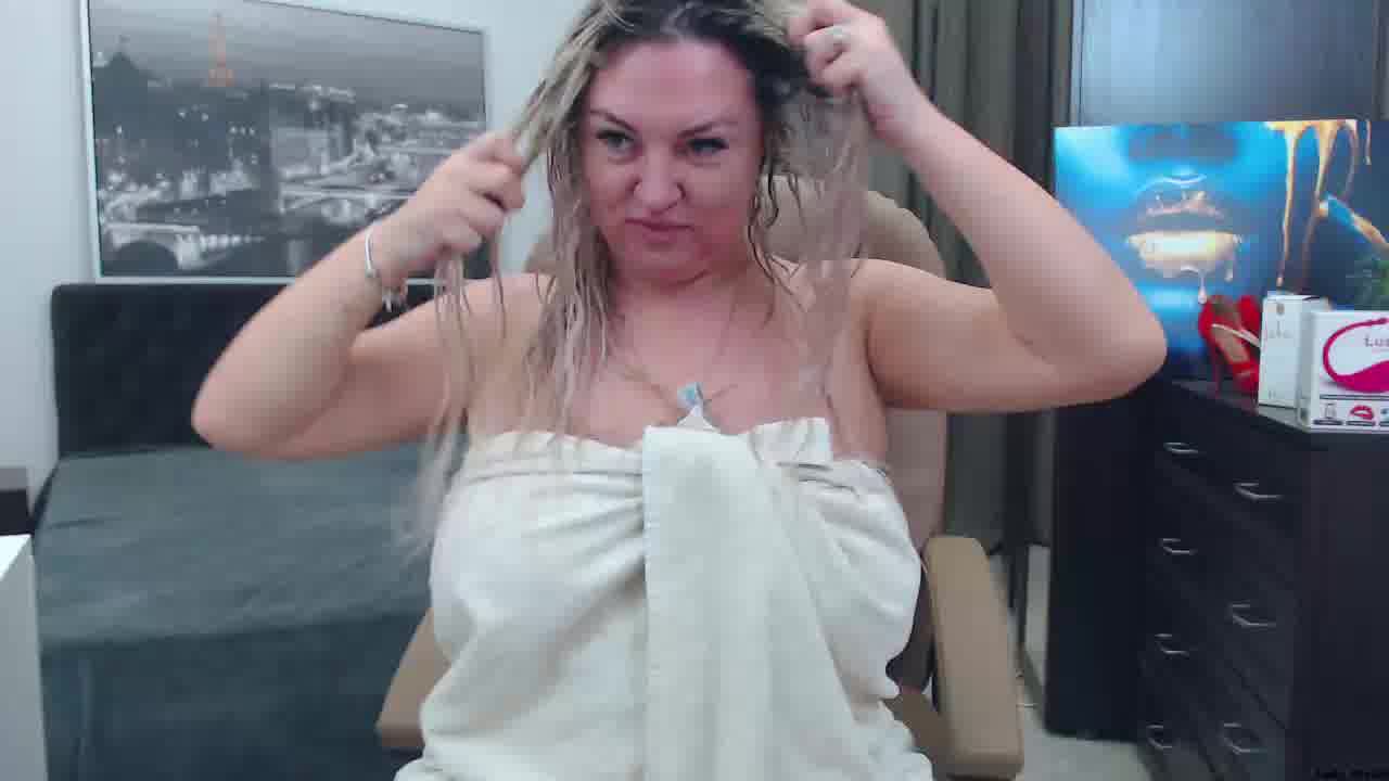 just after shower , getting ready for fuck - video PamHardFuck kameramallilta