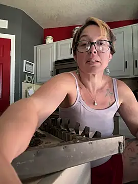 Talking while taking staples out of metal - video by YogaHottie76 cam model