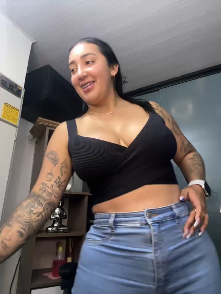 finger in ass - vidéo du modèle de showcams Hannahoff