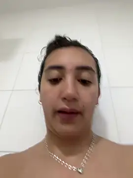 play pussy in the shower 💦👙 - vidéo du modèle de showcams Hannahoff