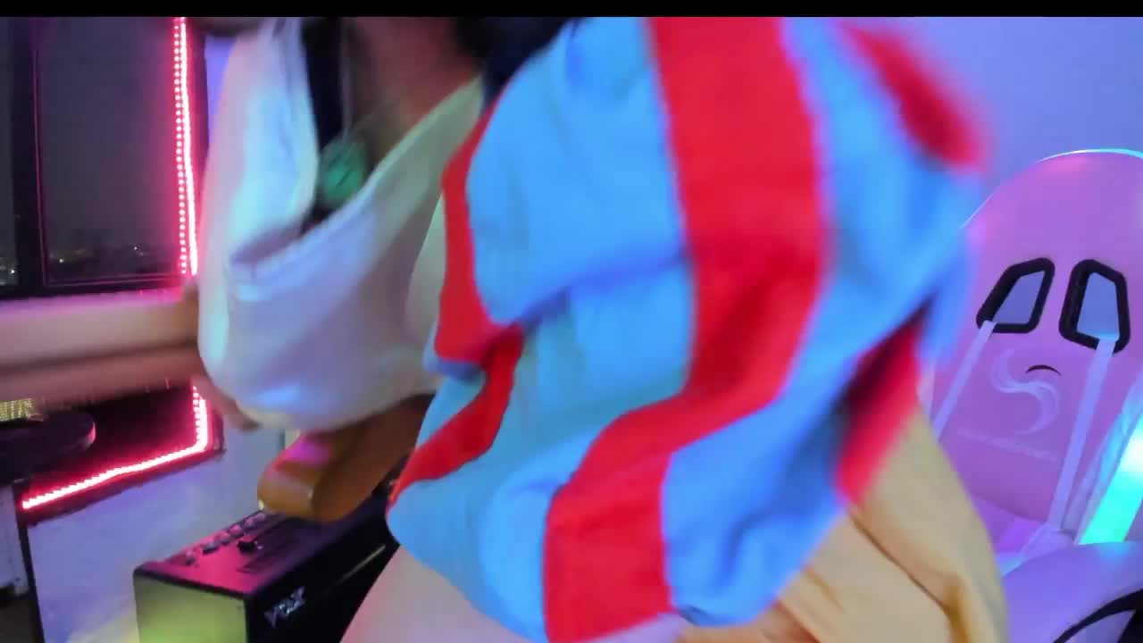 [25 Feb 22:51] snow white - video by zakira_kyun cam model