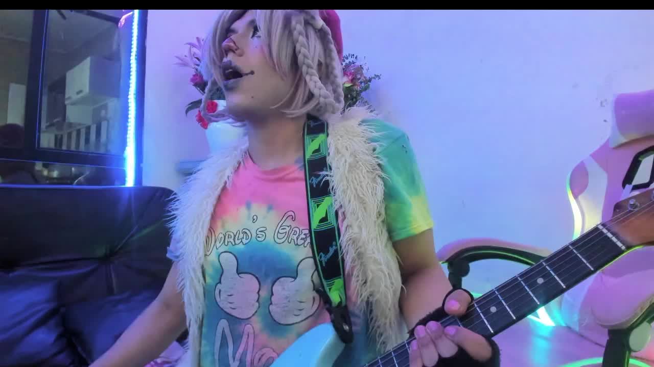 [15 Jun 19:45] Private Show with guitar and squirt - video by zakira_kyun cam model