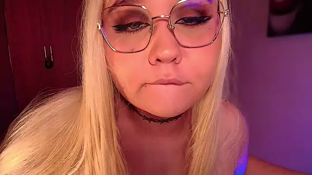 the most beautiful thing your eyes will see - video by Laura_takint cam model