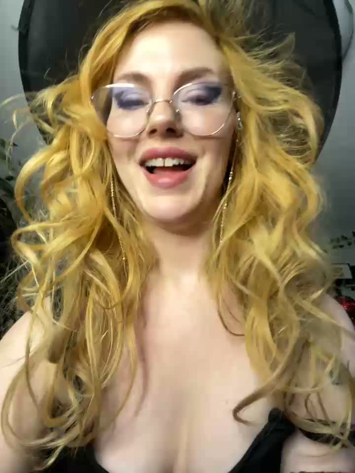 [30 Oct 17:40] Private Show - video by courtneyoccult cam model