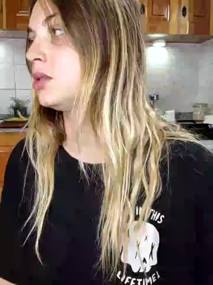 deepthroat - video Elnonoykeila77 kameramallilta
