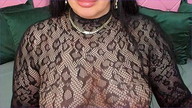 "5 minutes of pure pleasure — intense, teasing, and made just for you." 🔥💋 - VelvetRose9 adlı kamera modelinin videosu