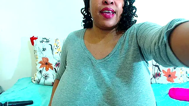 shake those giant titties bbe - video by Ebonylovelyx cam model