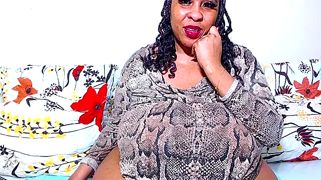 oily titties ride that toy lucygirl - video by Ebonylovelyx cam model