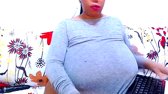 suck those titties bb– Ebonylovelyx kameramodell videója