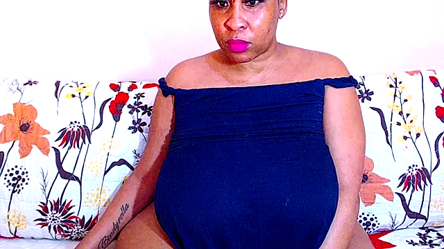 shake those giant titties bbe– Ebonylovelyx kameramodell videója