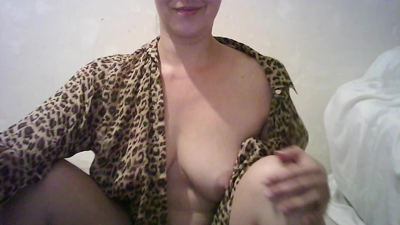 I caress my body and holes, gently - video by L1saAl1sa cam model