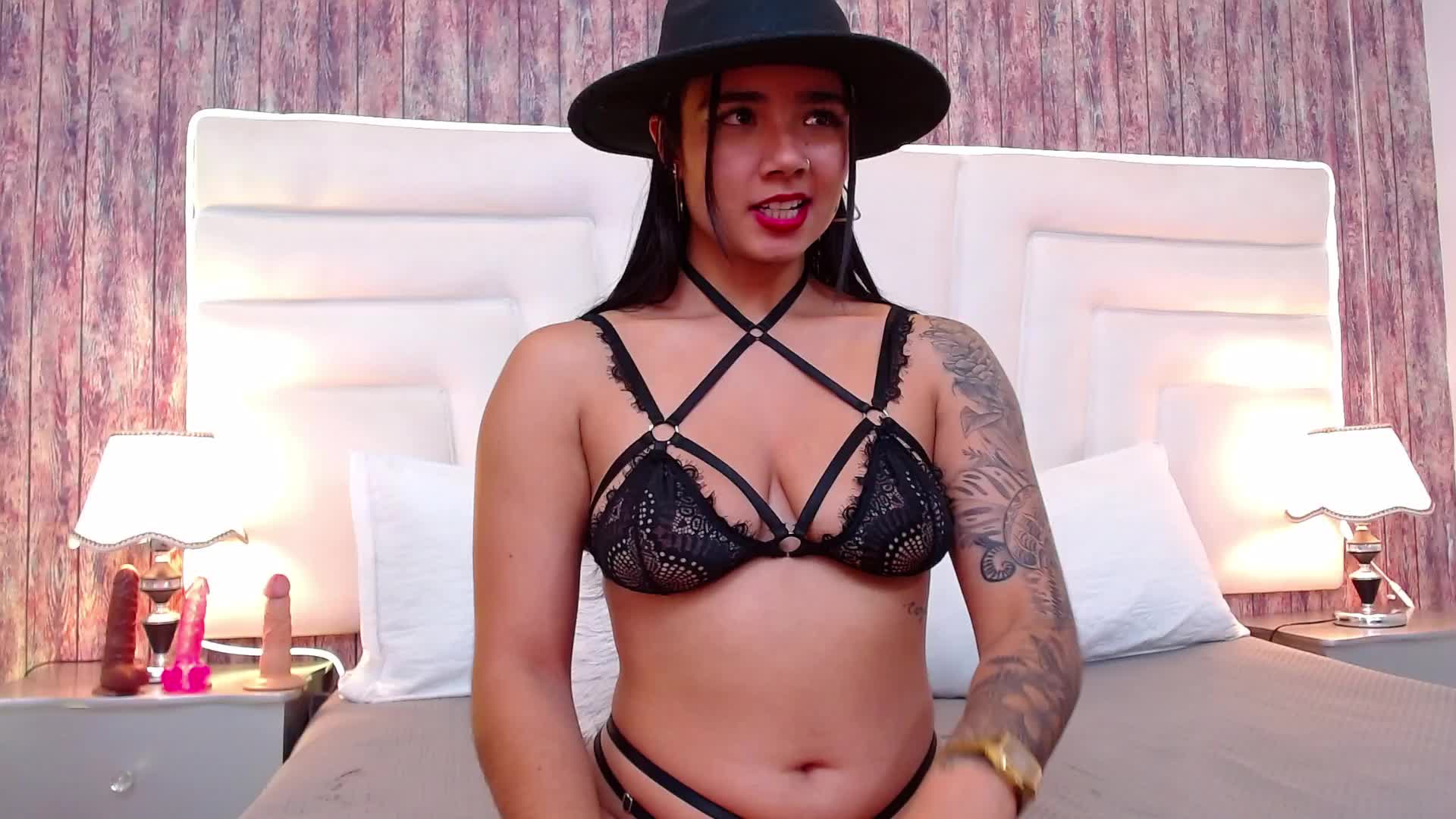 ridding dildo - vídeo de la modelo de cam Lea_Foster