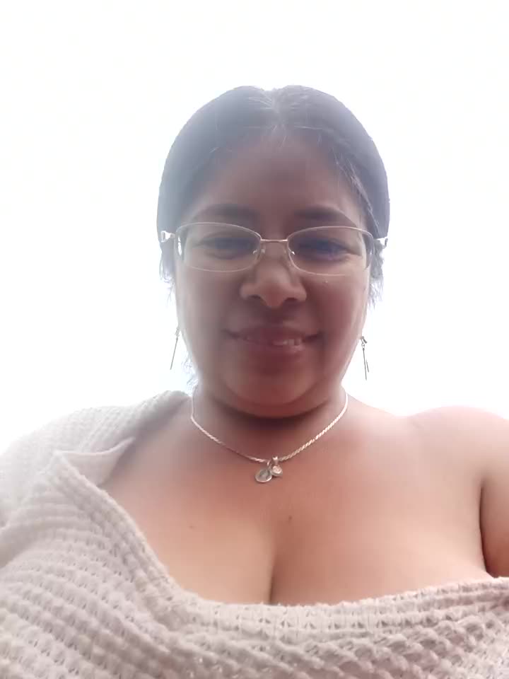 7- plays with my tits in the public park – видео вебкам-модели __valentina18