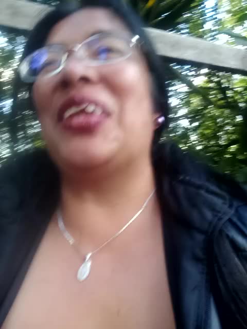 10- Naughty girl in public.. – видео вебкам-модели __valentina18