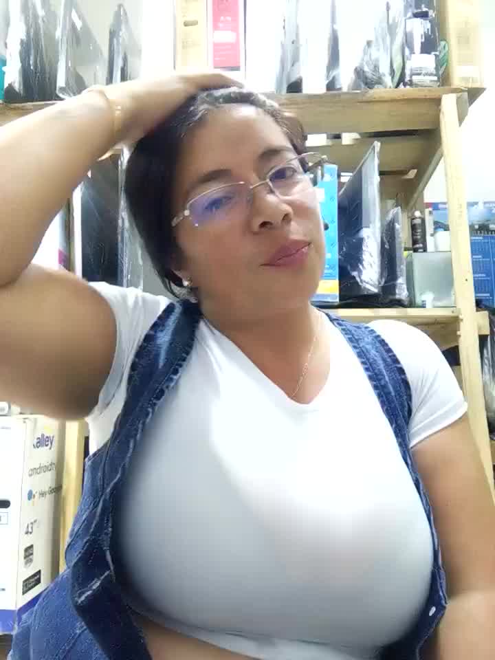 30- Tits in the store – видео вебкам-модели __valentina18