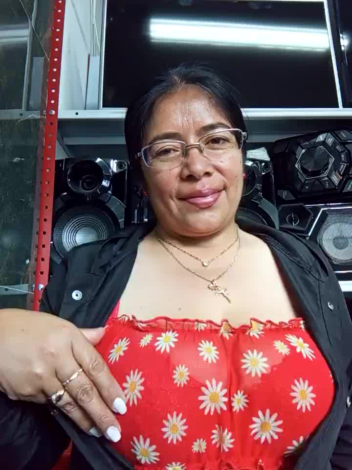 34- MMMM HORNY – видео вебкам-модели __valentina18