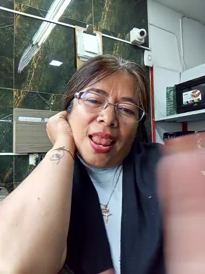 44- The hottest and funniest Sunday show (weekend guys) – видео вебкам-модели __valentina18