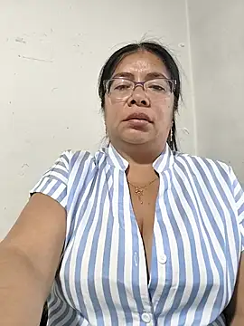 82- Playing with a dildo and my big tits 💦💦💦 – видео вебкам-модели __valentina18