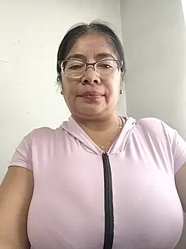 84- Playing with my big tits and wet pussy💦💦 - video by __valentina18 cam model