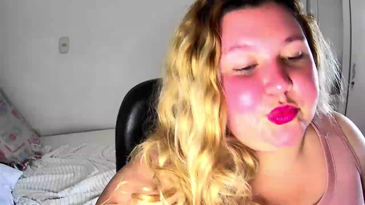 squirt in bed - video od modelky/modela bbwsquirt