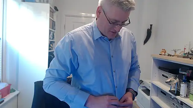 Getting Dressed up on cam - video by RicRockhard cam model