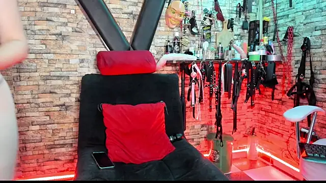 ICE IN PUSSY - video by Liltildeman_moon cam model