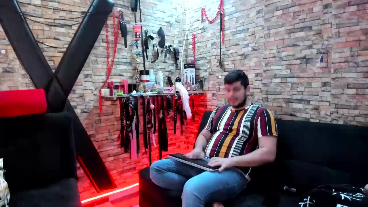 pull balls - فيديو من Liltildeman_moon موديل الكام