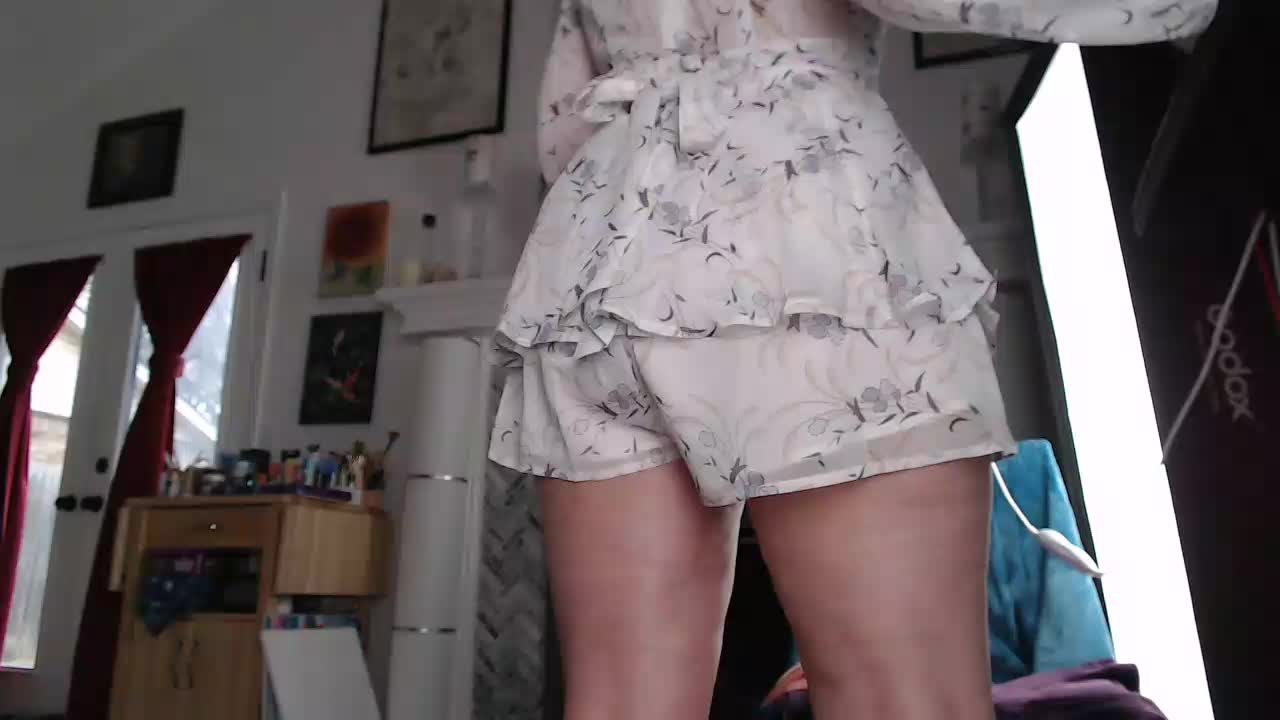 peeping pussy out of clothes and ass teases - วิดีโอโดย AuroraWillows โมเดลแคม