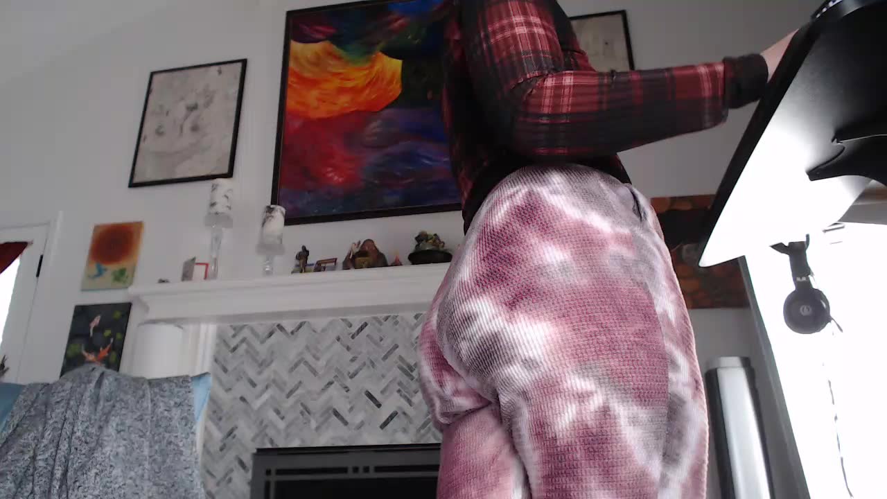 feet and pussy lips hanging - video by AuroraWillows cam model