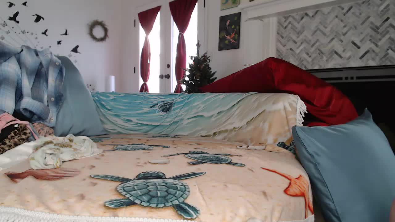 naked ass laying on couch ass giggling - video by AuroraWillows cam model