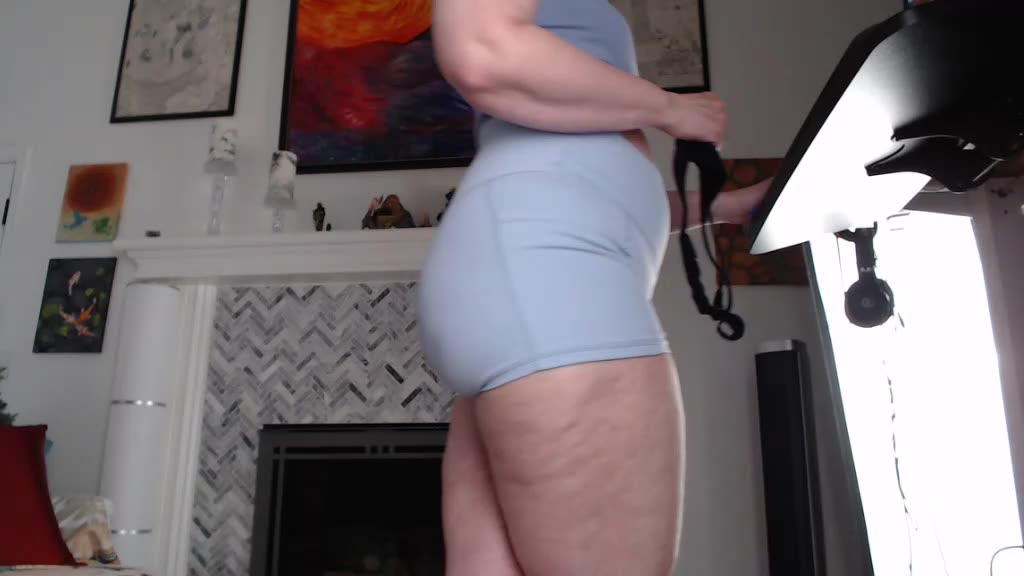 Twerking ass giggling in thong g string - video by AuroraWillows cam model