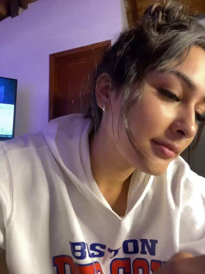 Private Show - video by MennaLee cam model