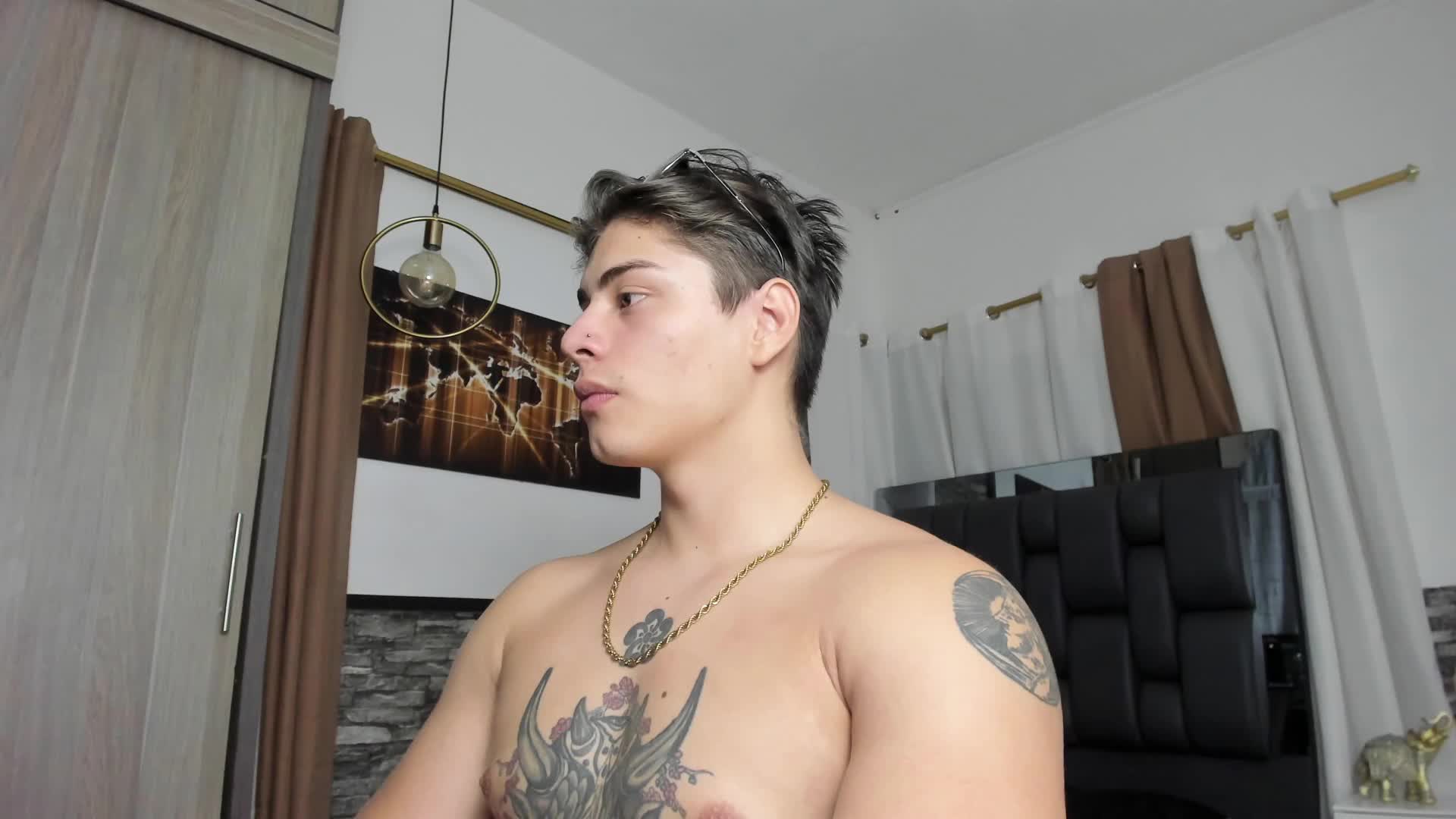 hard spanks, nipples play and cum show! – video od webkamerové modelky Giordano_Russo
