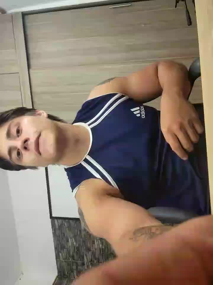 video call smoking and cumming – video od webkamerové modelky Giordano_Russo