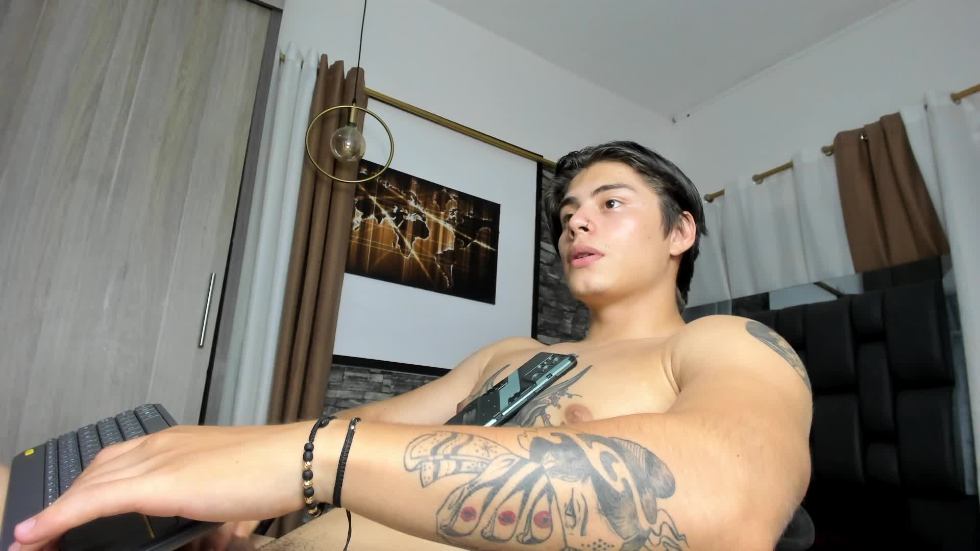 playing with my ass and my milk – video od webkamerové modelky Giordano_Russo