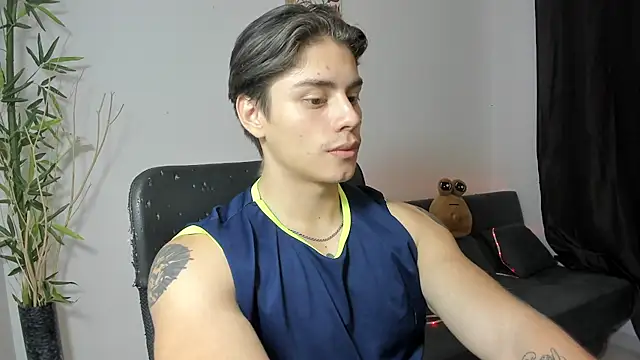slowmow milk – video od webkamerové modelky Giordano_Russo