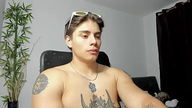 cumming in my feet 🫣🥵💦🦶 – video od webkamerové modelky Giordano_Russo