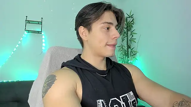 dropping sticky milk on my self – video od webkamerové modelky Giordano_Russo