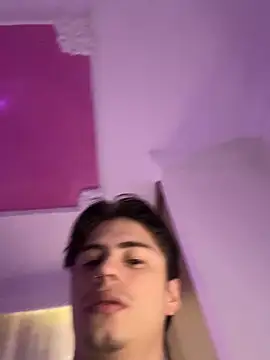 jerking while I take a shower! 💦💦😯 – video od webkamerové modelky Giordano_Russo