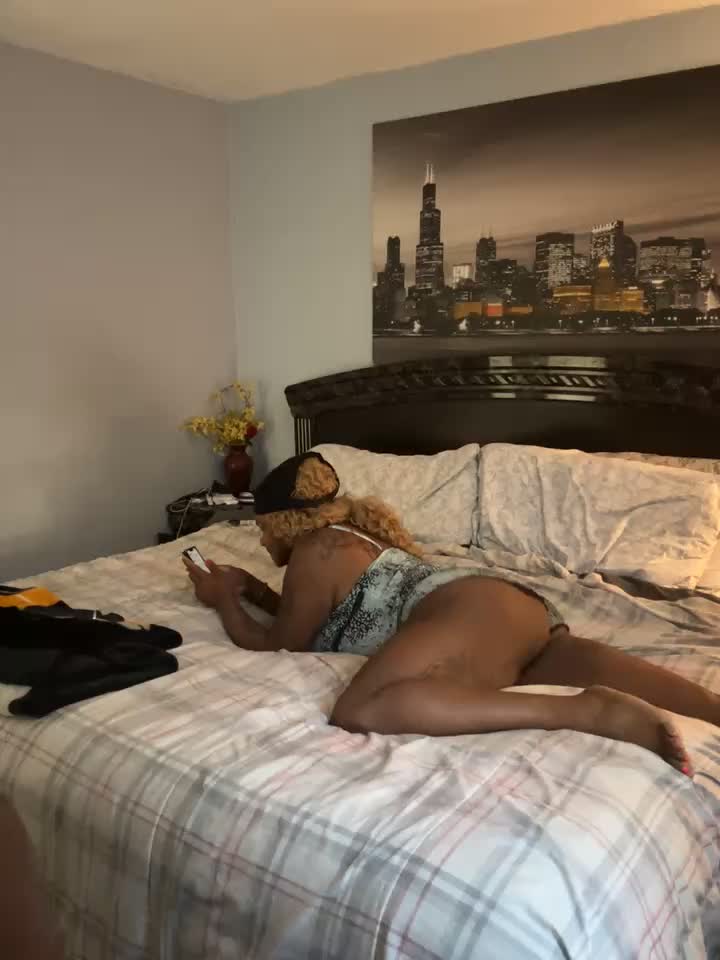 He cums in my mouth - I spit it out and rub it all over my face!! Freaky granny !😛 - ক্যাম মডেল HaloRodeoLover2-এর ভিডিও