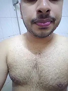 Cumming and bathing – video od webkamerové modelky vishnuvinod_india