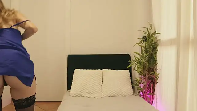 [17 Oct 11:13] Private Show - vídeo de Luna_Riva modelo de câmara