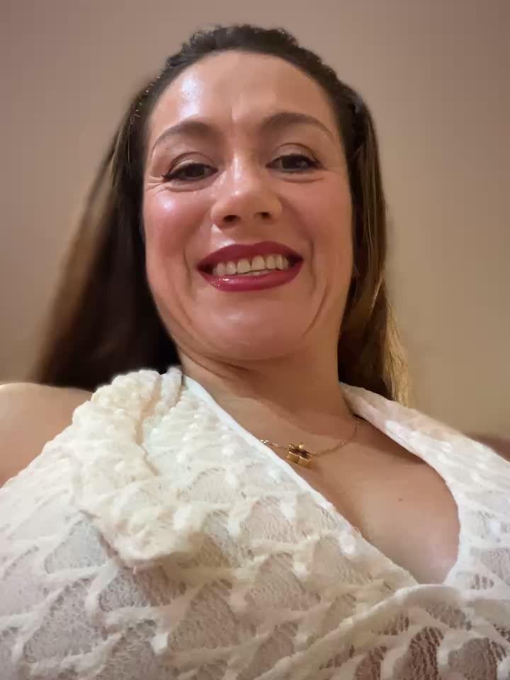 Pvt tits out while I am giving massage to a customer - 視頻由 angelitasexy81 主播提供