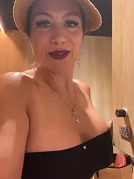 Pvt naughty at locker room 🧖‍♀️ spa naked playing while people around, en las taquillas del spa